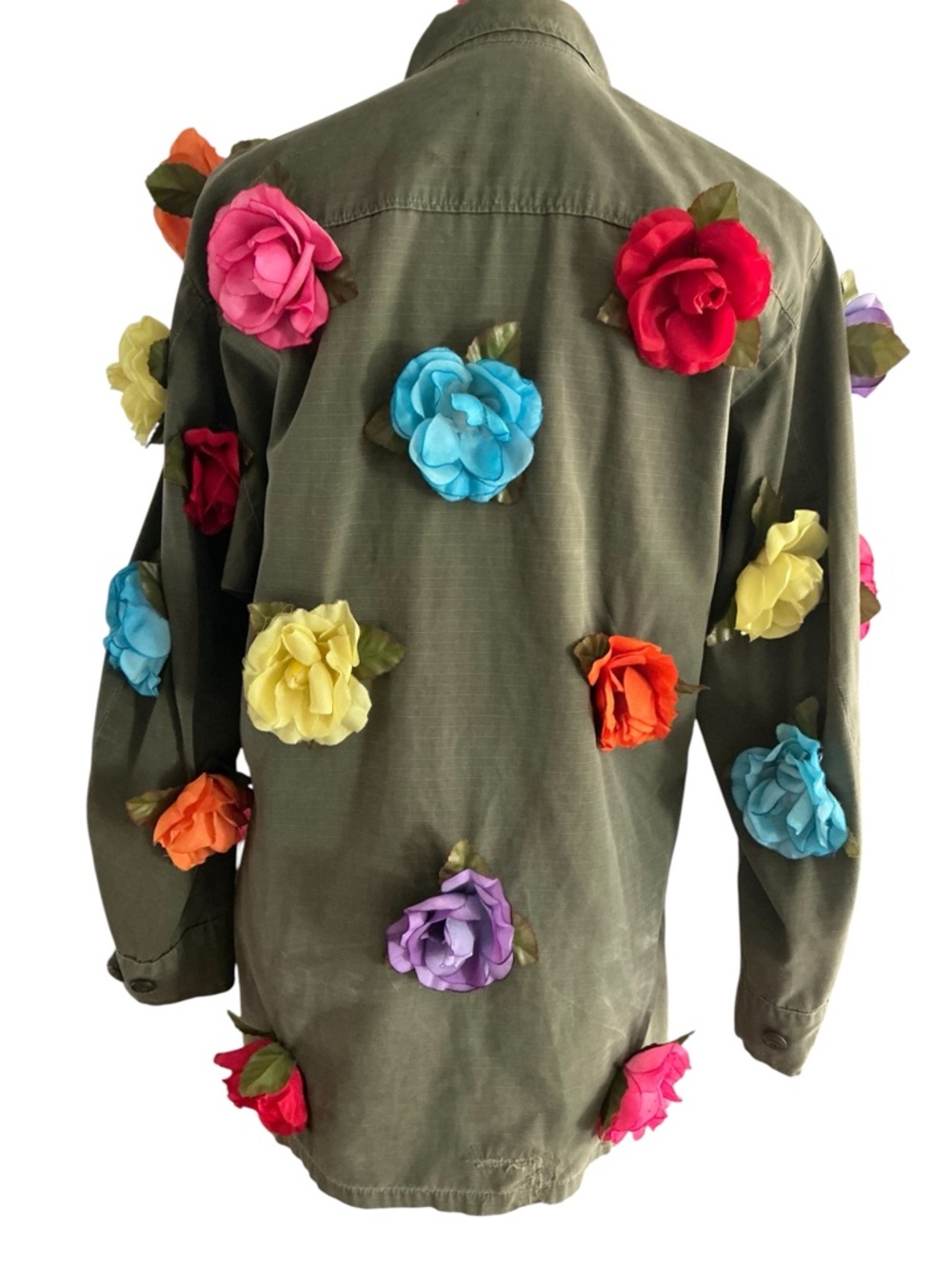 Olive Military Jacket with Multicolor Fabric Flowers. M - Picture 4 of 13